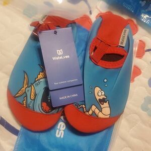 NEW WITH TAGS KIDS WATELVES WATER SHOES